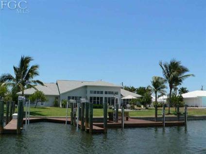 $699,900
Fort Myers Beach 4BR 3BA, Single Family in