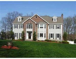 $699,900
Stunning 4 to 5 BR, 3.5 bath home in North Andover