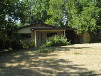 $69,000
Russellville 4BR 1BA, Listing agent and office: Lupe