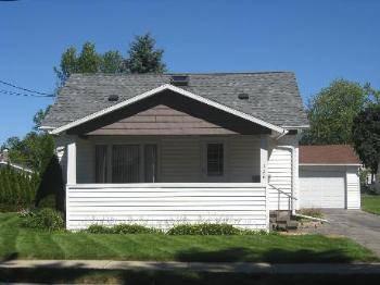 $69,900
Appleton 2BR 1BA, Charming Cape Cod located on the south