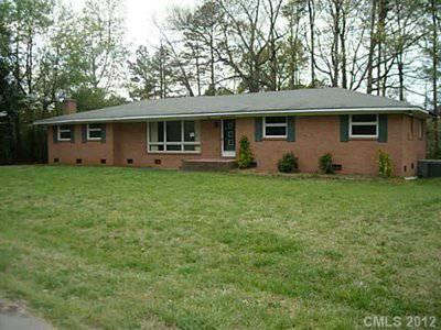 $69,900
Charlotte 3BR 3BA, Full brick ranch on level lot and
