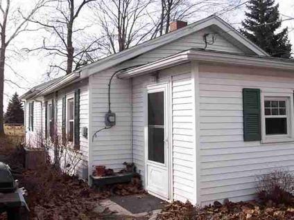 $69,900
Walbridge 1BA, Cute cottage style 3 bedroom home on 1 acre!