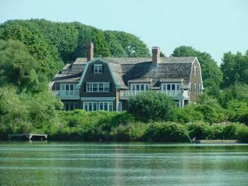 $6,995,000
On Lake Agawam in Southampton Village