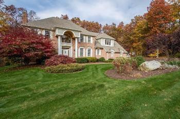 $724,000
Avon 4BR 4.5BA, BEAUTIFULLY SITED COLONIAL