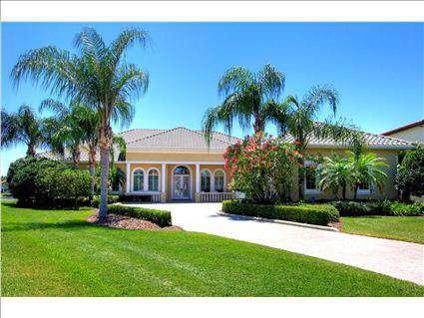 $729,000
Tampa 4BR, Immaculate custom built lakefront property.