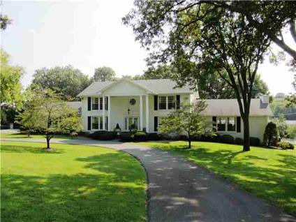 $749,000
Hendersonville 5BR 5BA, Not another lot on the lake to