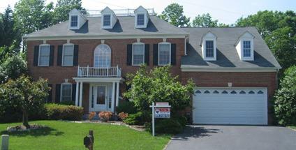 $749,990
4BR Single Family Home in Fairfax