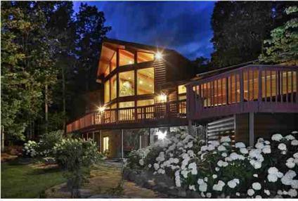 $750,000
Welcome home to your new custom mountain retreat. This custom