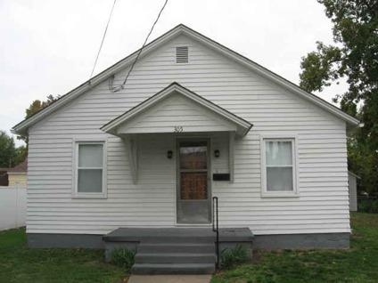 $75,000
Jerseyville 3BR 1BA, Well maintained home in heart of the