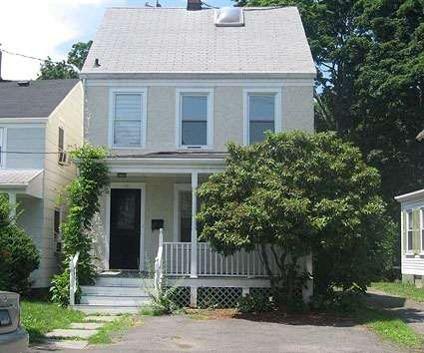 $765,000
Greenwich 4BR 2BA, Enjoy the conveniences of in-town living