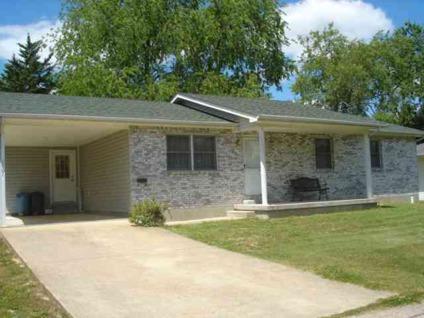 $76,500
Very well maintained 3 bedroom and 1 3/4 bathroom home with eat in kitchen