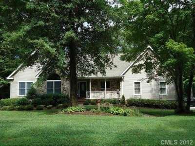 $779,000
Mooresville 3BR 3BA, Wonderful wide cove views off main