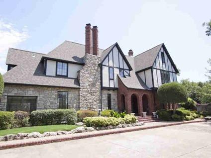 $799,000
Timeless English Tudor in Terwilleger Heights