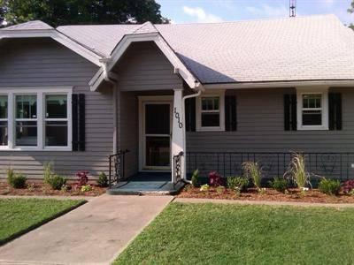$79,900
Remodeled Home Located in the Heart of Duncan!