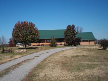 $800,000
280 Cattle Ranch with Log Home