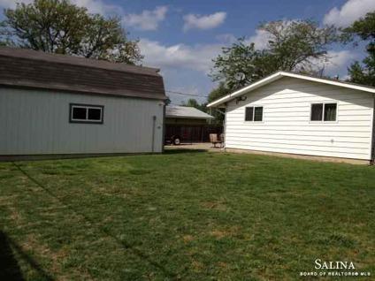 $81,500
Salina 1BA, Great 1st time buyer home - move right in!