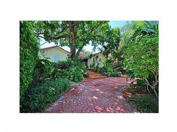 $825,000
713 RIVIERA DR, Listing from: multiple listing service, not my listing Shai