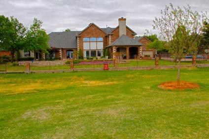 $829,000
Luxury Home in Oak Tree on the Golf Course