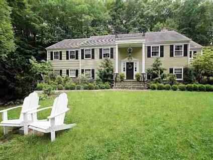 $834,928
Designer Perfection in Franklin Lakes
