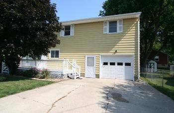 $84,500
Newton 3BR, Well maintained 2-story in nice location close