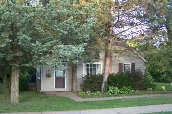 $84,900
Rochester Hills 2BR 1BA, This home offers lots of charm and