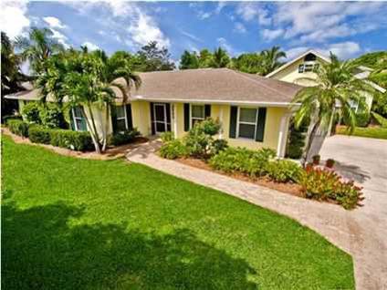 $879,000
Naples 5BR, A beautifully renovated single family home is