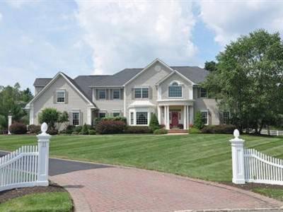 $889,000
Magnificent Colonial !!
