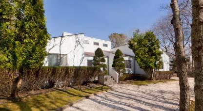 $895,000
Easy Single-Story-Living in Quogue