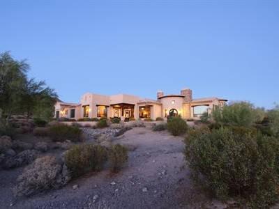 $899,000
Archetectural Delight with Views Galore!