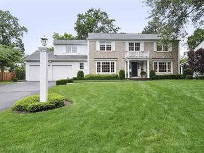 $899,000
Picture Perfect Center Hall Colonial
