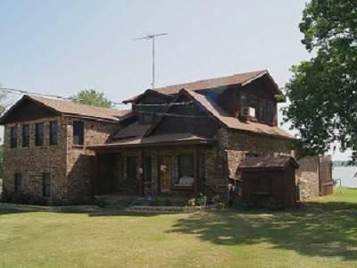$899,000
Waterfront Home with 2 acres on Eagle Mountain Lake