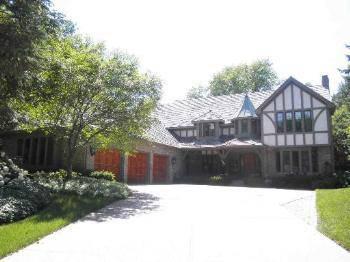 $899,900
Libertyville 4BR 5BA, Exceptional architecture sets this