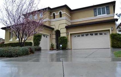 $899,950
Fremont Three BA, Spacious Six BR home! Great for