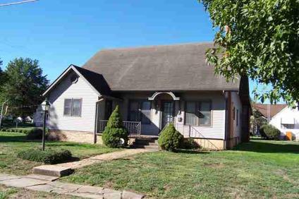 $89,900
Vandalia 3BR 2BA, 1.5 story, 8 room home with approx 2,900