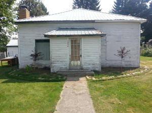 $90,000
OWN A PIECE OF HISTORY! This is one of the oldest homes in Rathdrum.