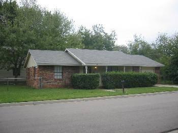 $91,900
Norman, Neat 2 bedroom, 1 bath brick home. Living area with