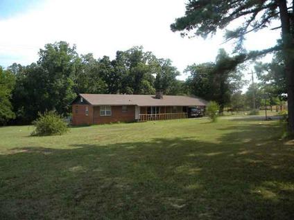 $94,500
3 BEDROOM HOBBY FARM. This 1,456 sq. ft. ranch style brick home features a large