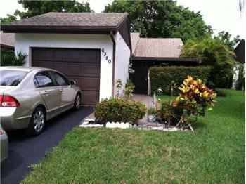 $95,000
Beautifully kept 2/2 Villa home with golf view.