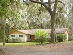 $95,000
Mc Intosh 3BR, GRANDDADDY OAKS SURROUND THIS LOVELY HOME.