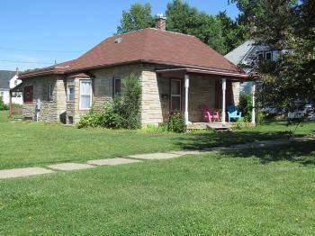 $97,500
Cedar Falls 1BA, This bungalow style 2 bedroom home has a