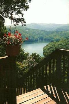 $985,000
Gated Home overlooking Lake Glenville Cashiers/Highlands NC mountains