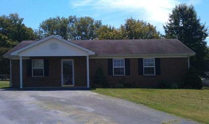 $99,900
Bowling Green, MOVE-IN READY- This nice 3 BR