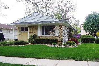 $99,900
Livonia 3BR 3.5BA, Newer built ranch with lots of nice