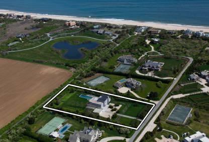 $9,395,000
Quintessential Modern Beach House in Sagaponack South