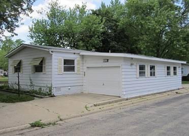 Elgin 2BR 1.5BA, Located in the Fox River Valley