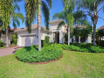 Gorgeous Maintenance Free Home in Lakewood Ranch Country Club