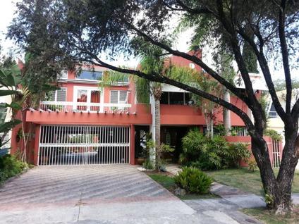 HOUSE FOR SALE IN GATED COMMUNITY SAN JUAN LOCATION 5mile Beach, Airport