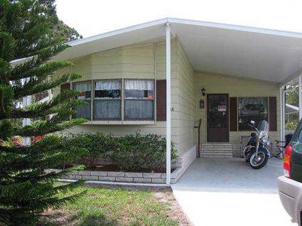 Large furnished immaculate double-wide Florida home. Move-in ready!