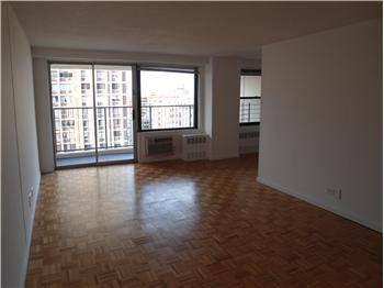 Sunny & spacious large Two BR apartment in the Upper West Side in elevator