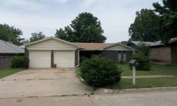 Established neighborhood with large, beautiful trees and sidewalks. Spacious 3 bedrooms, 2 bathroom, brick home in the Putnam City School District. Close to Lake Overholser
Listing originally posted at http